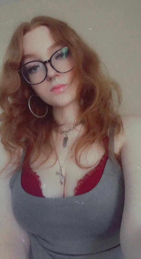 Natural Redhead girl down to please daddy 🥹🍑💦