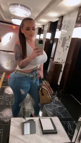 Porn star ⭐️ KENDRA KOX in Kop for short time !!!