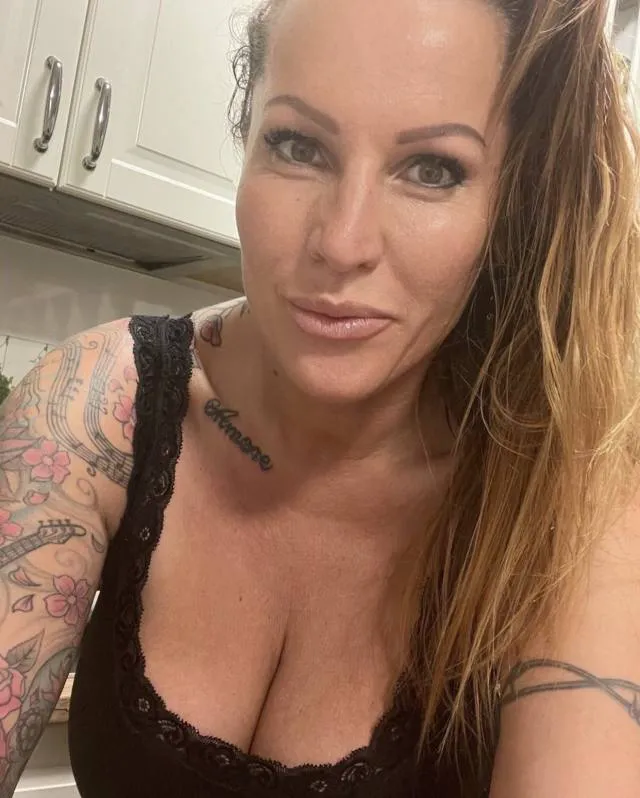 SINGLE HORNY MOM….ONLY ONE SERIOUS PERSON PLEASE 🙏