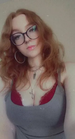 Natural Redhead girl down to please daddy 🧎🍑💦