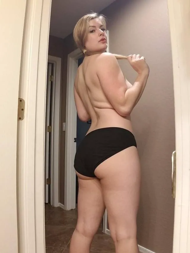 YOUNG AND ROMANTIC 23 years old down to meet AND GET DOWN SEXUALLY Instagram: Lorettadan419