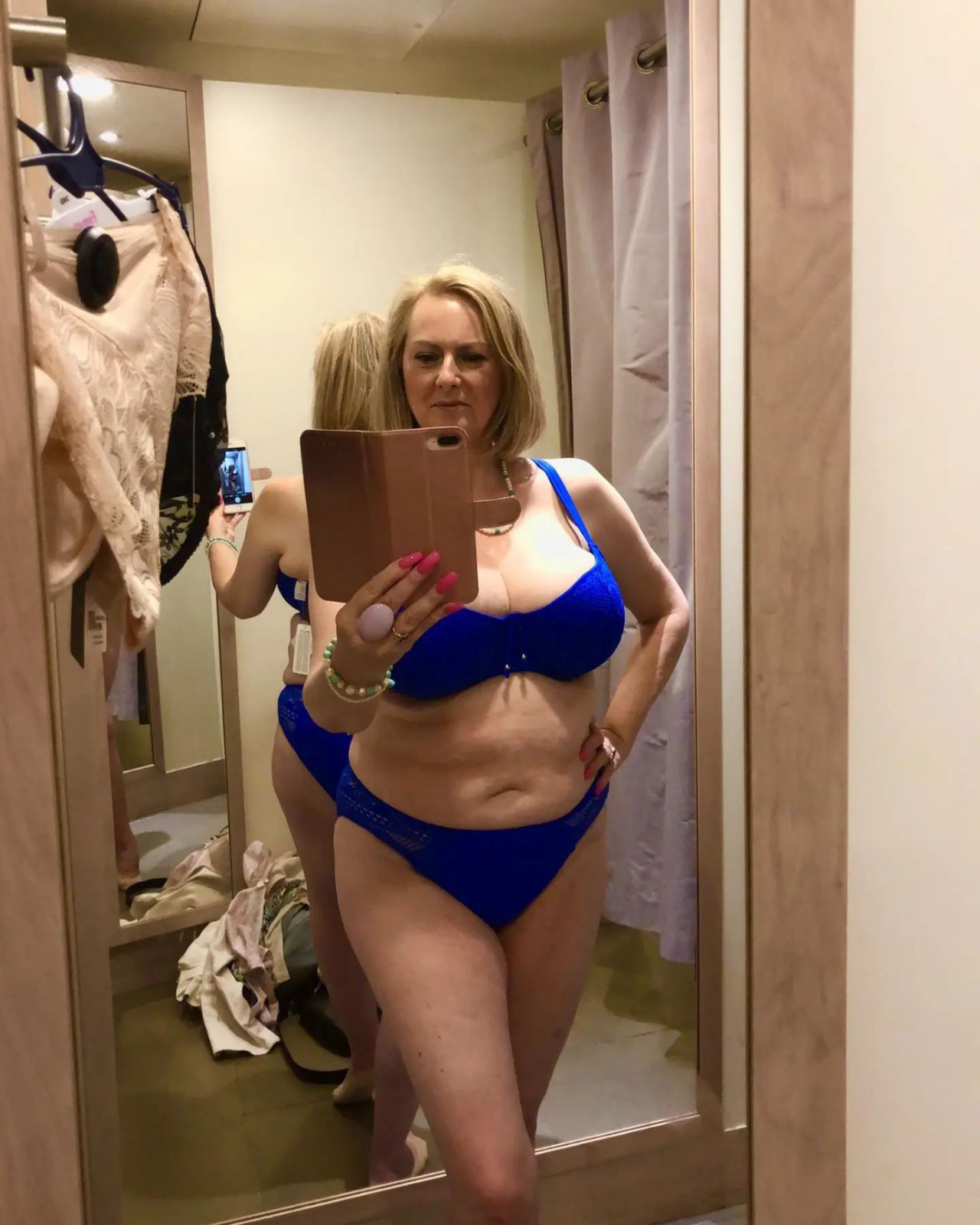 49, OLD AND EXPERIENCE MATURE WOMAN