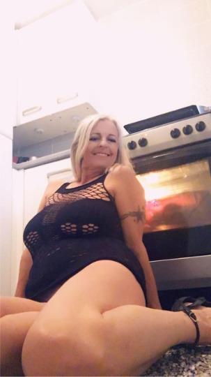 I am 47 years sexy mom. Don't miss my good special service.💘good smelling my hot pussy