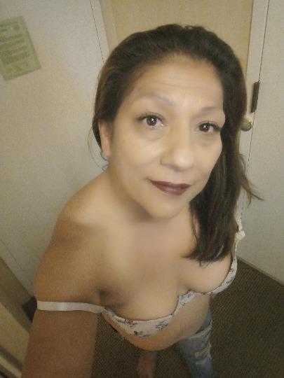 😘😘45 Years Older Mom Available now 😘😘𝐒𝐩𝐞𝐜𝐢𝐚𝐥 Dont miss out